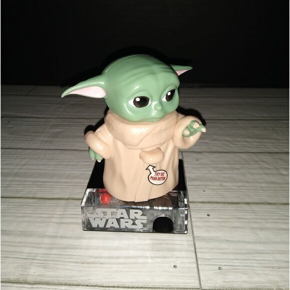 The Mandalorian Star Wars Baby Yoda Grogu Candy Dispenser Talking Electronic - Picture 5 of 9